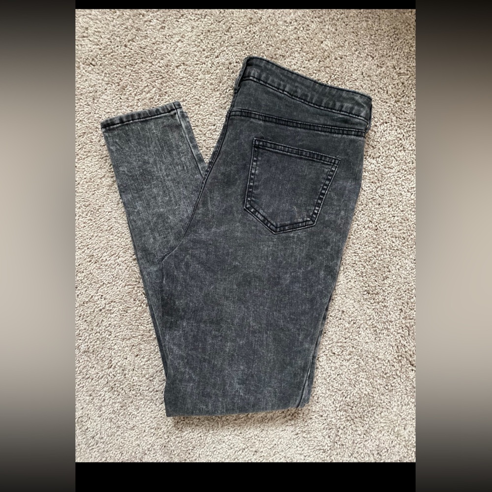 Women's Black Denim Jeans - Picture 2 of 3